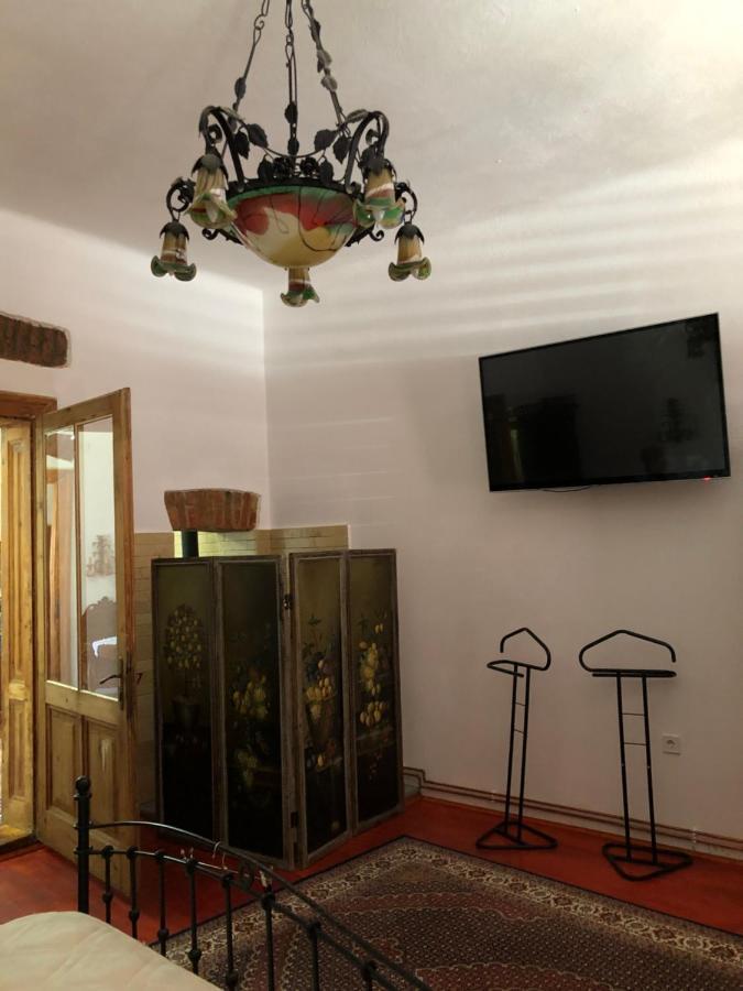 Cezara Apartment Medias Luaran gambar