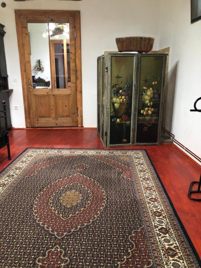 Cezara Apartment Medias Luaran gambar
